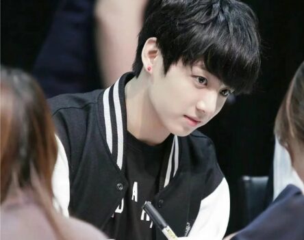 BST 515+ ảnh Jungkook cute gây sốt vì độ đáng yêu “quá đáng”