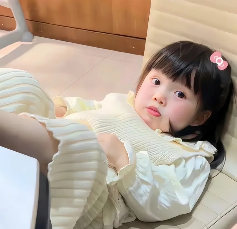 ảnh bé gái đáng yêu 23