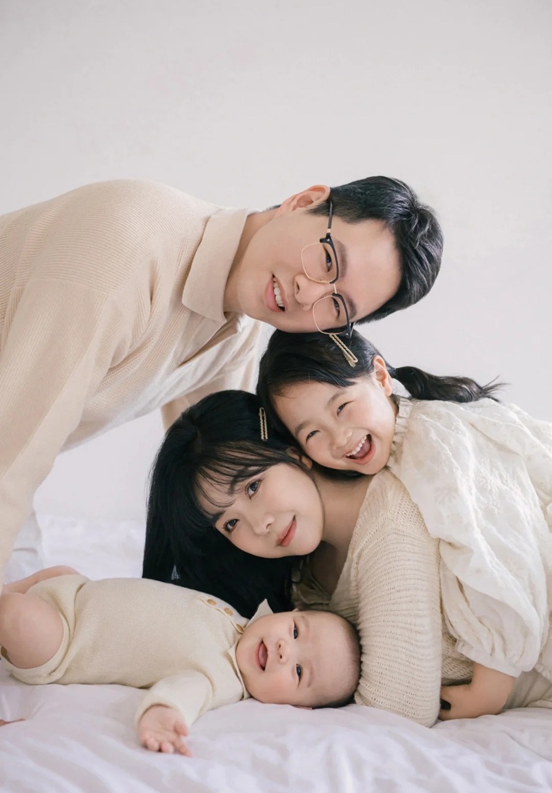 hình ảnh gia đình 4 người cute 37
