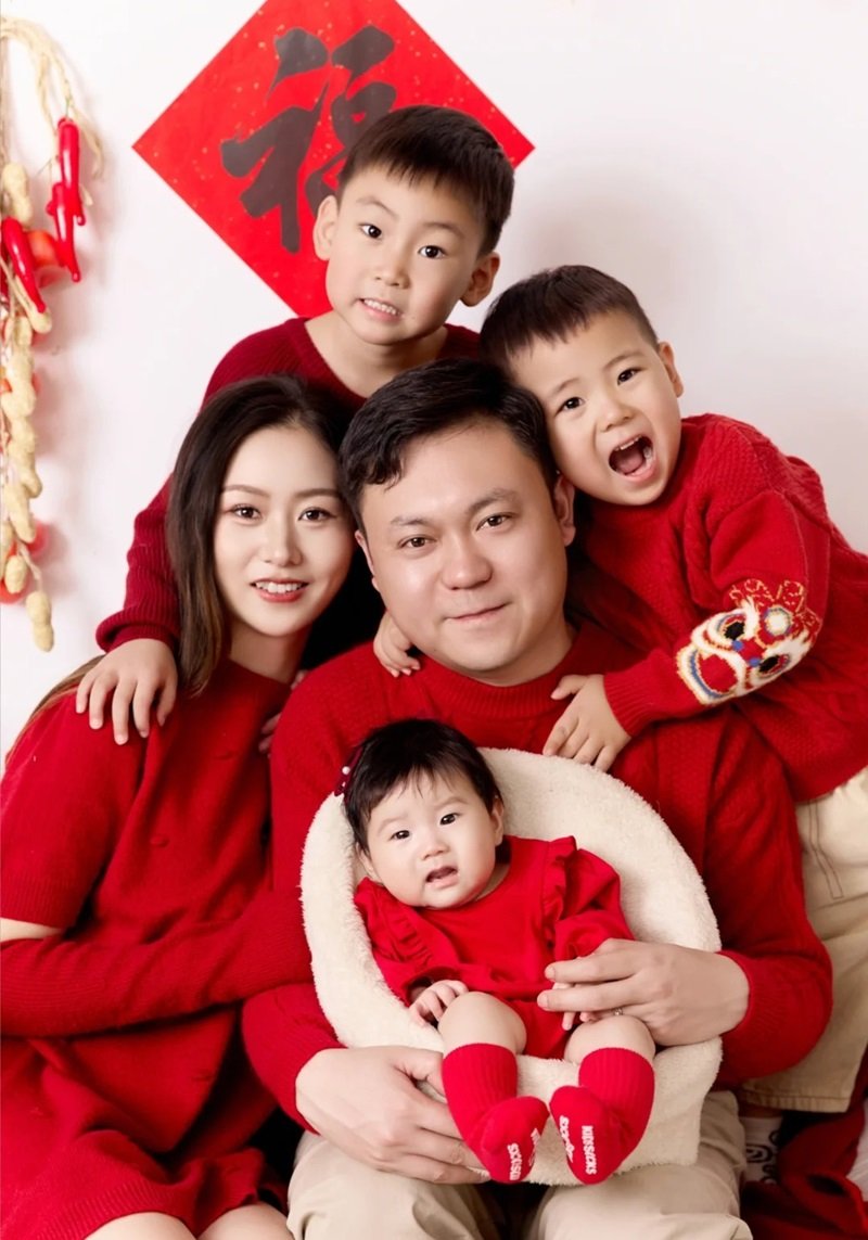 hình ảnh gia đình 5 người cute 21