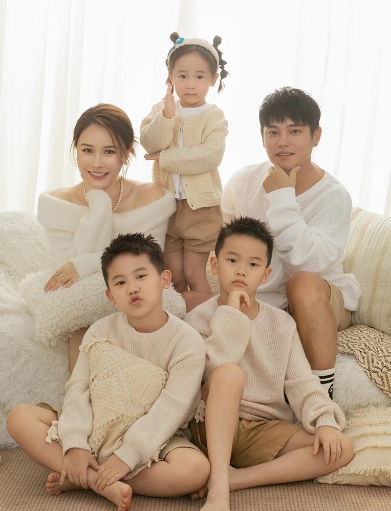 hình ảnh gia đình 5 người cute 24