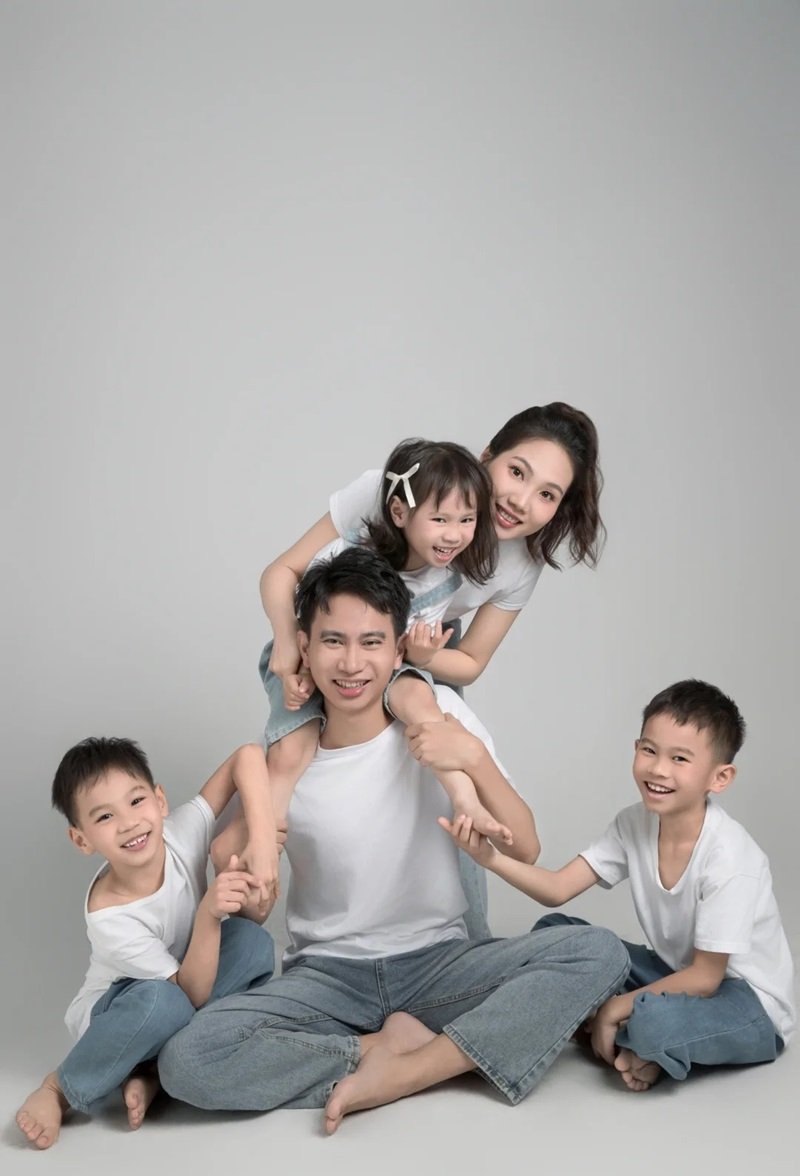 hình ảnh gia đình 5 người cute 31
