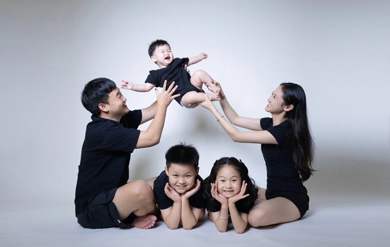 hình ảnh gia đình 5 người cute 33