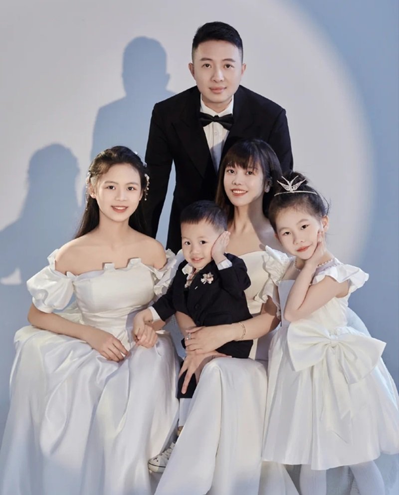 hình ảnh gia đình 5 người cute 36
