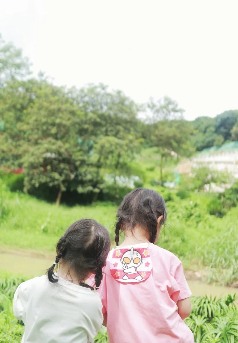 hình ảnh hai chị em cute 