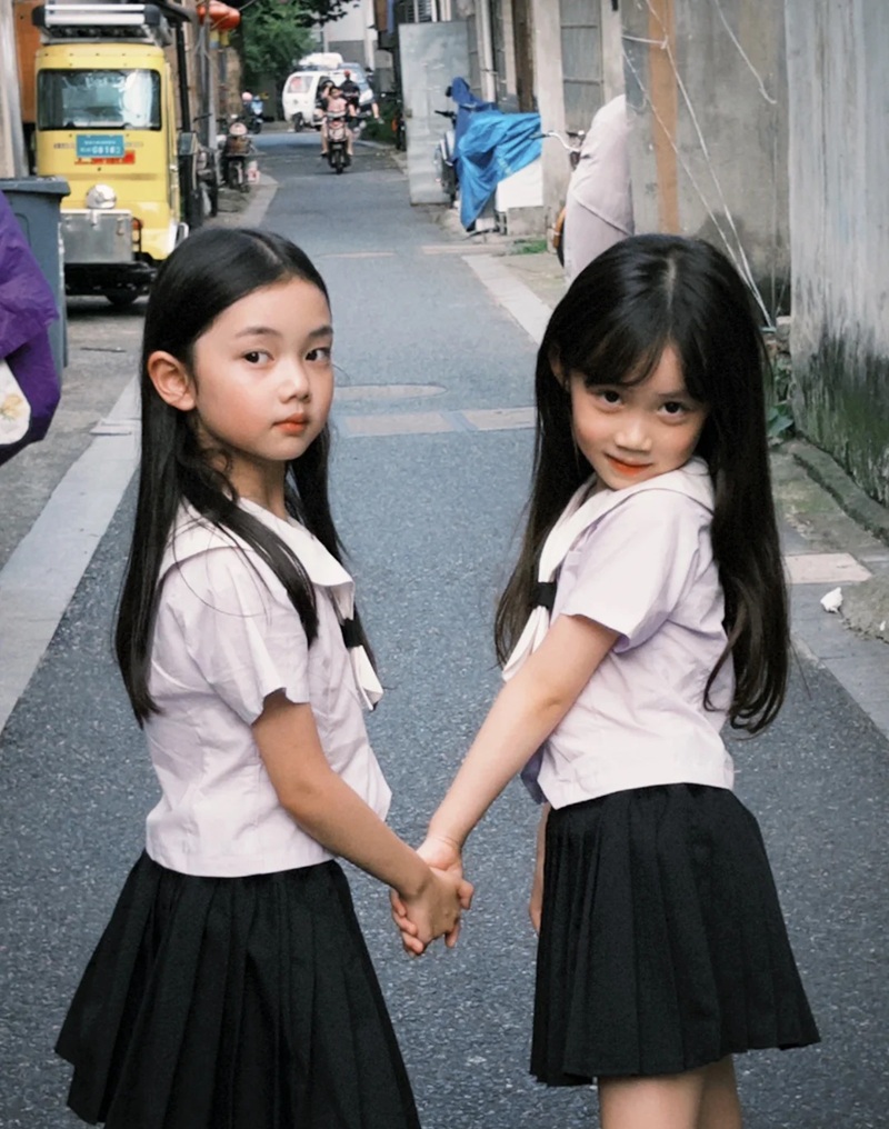 hình ảnh hai chị em cute 12