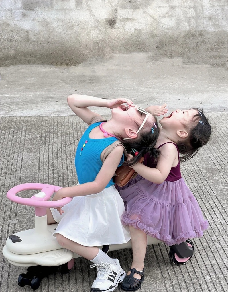 hình ảnh hai chị em cute 35