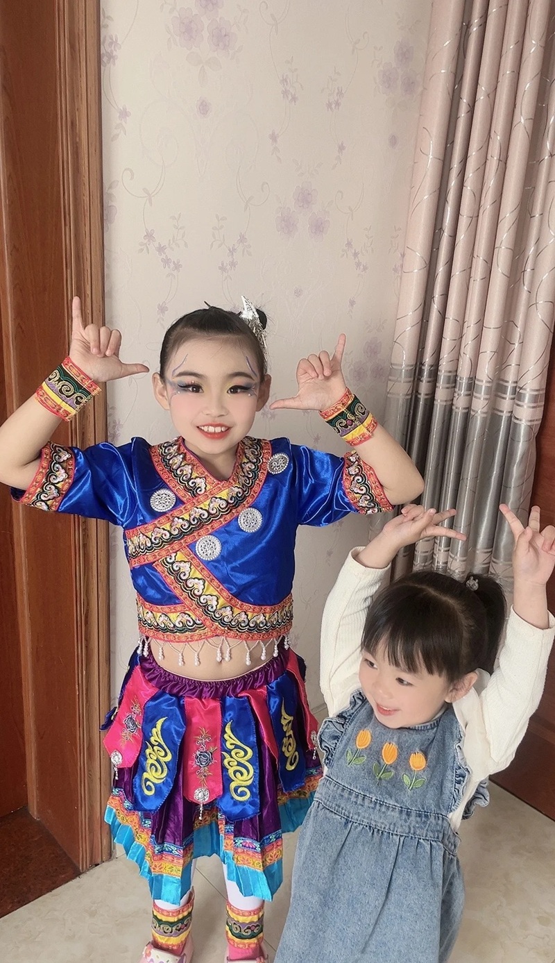 hình ảnh hai chị em cute 9