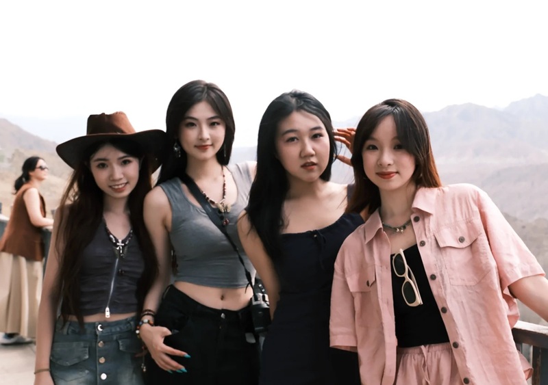 hình ảnh nhóm bạn thân 4 người cute 12