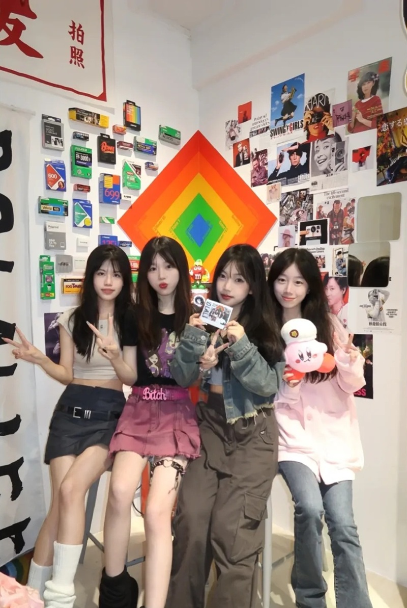 hình ảnh nhóm bạn thân 4 người cute 16
