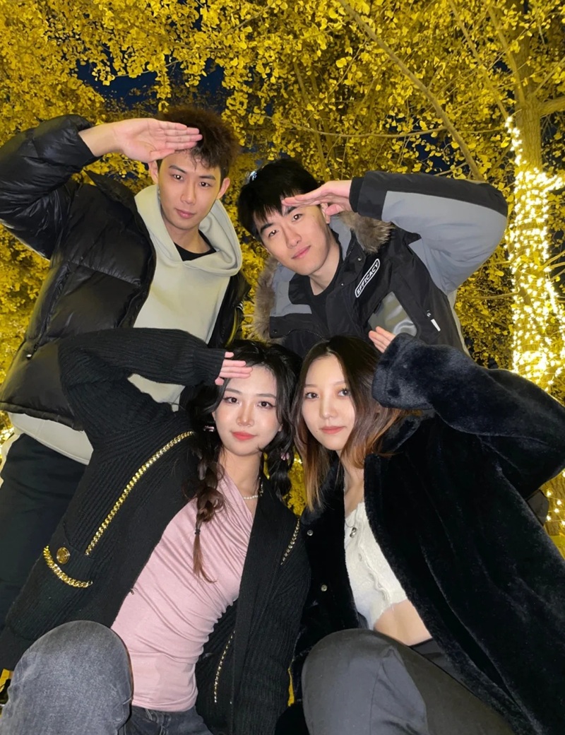 hình ảnh nhóm bạn thân 4 người cute 21