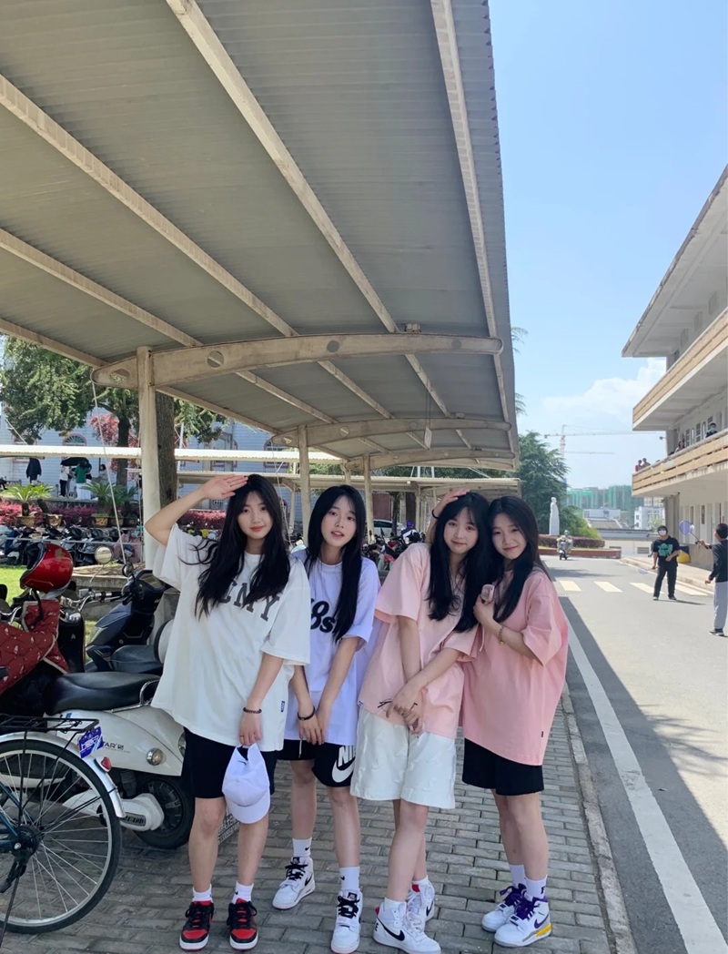 hình ảnh nhóm bạn thân 4 người cute 8