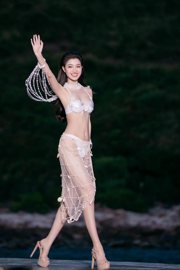 á hậu phương nhi bikini 7