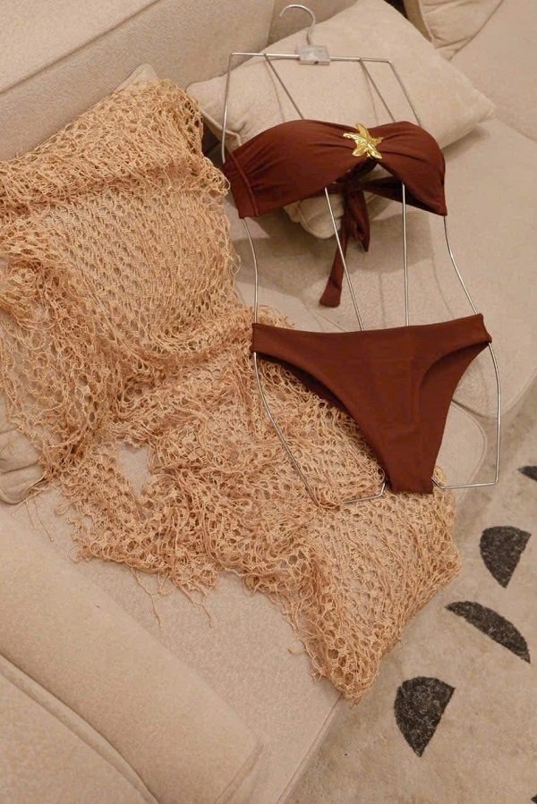 bikini lọt khe màu đỏ (12)