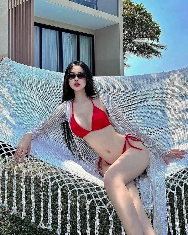 bikini lọt khe màu đỏ (21)