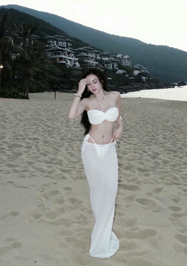 bikini siêu nhỏ và mỏng xuyên thấu (20)