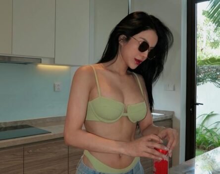 Không thể rời mắt: 88+ ảnh Diệp Lâm Anh bikini đẹp “nghẹt thở”