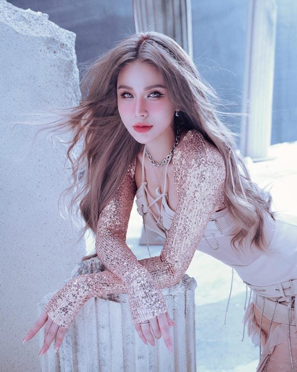  Diệp Lâm Anh sexy 10