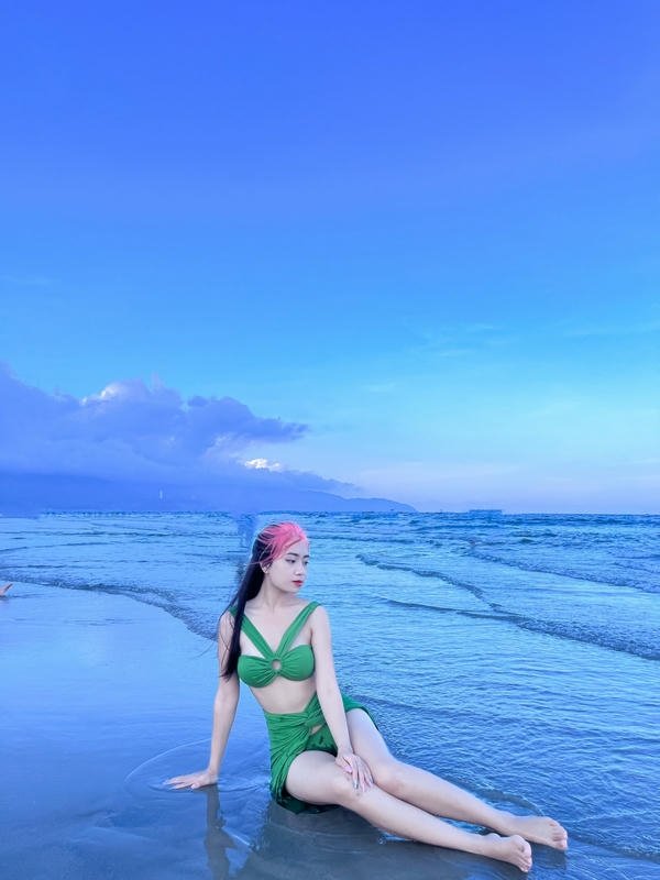 hạ nhiên mặc bikini (1)