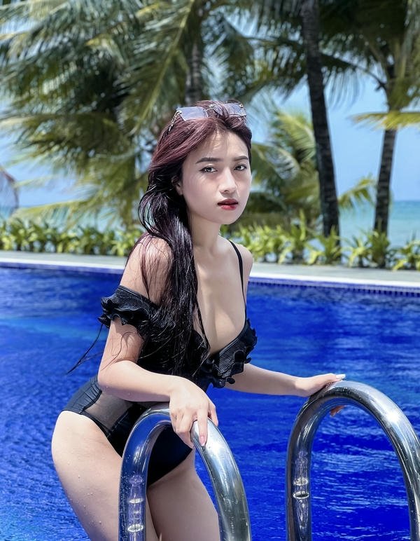 hạ nhiên mặc bikini (11)