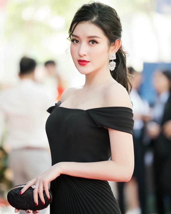 Huyền My sexy 1