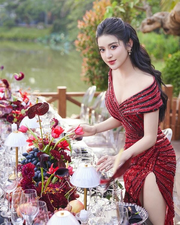 Huyền My sexy 10