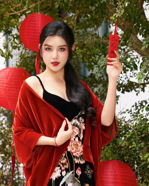 Huyền My sexy 12