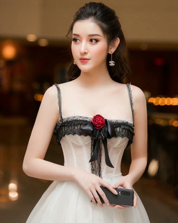 Huyền My sexy 4