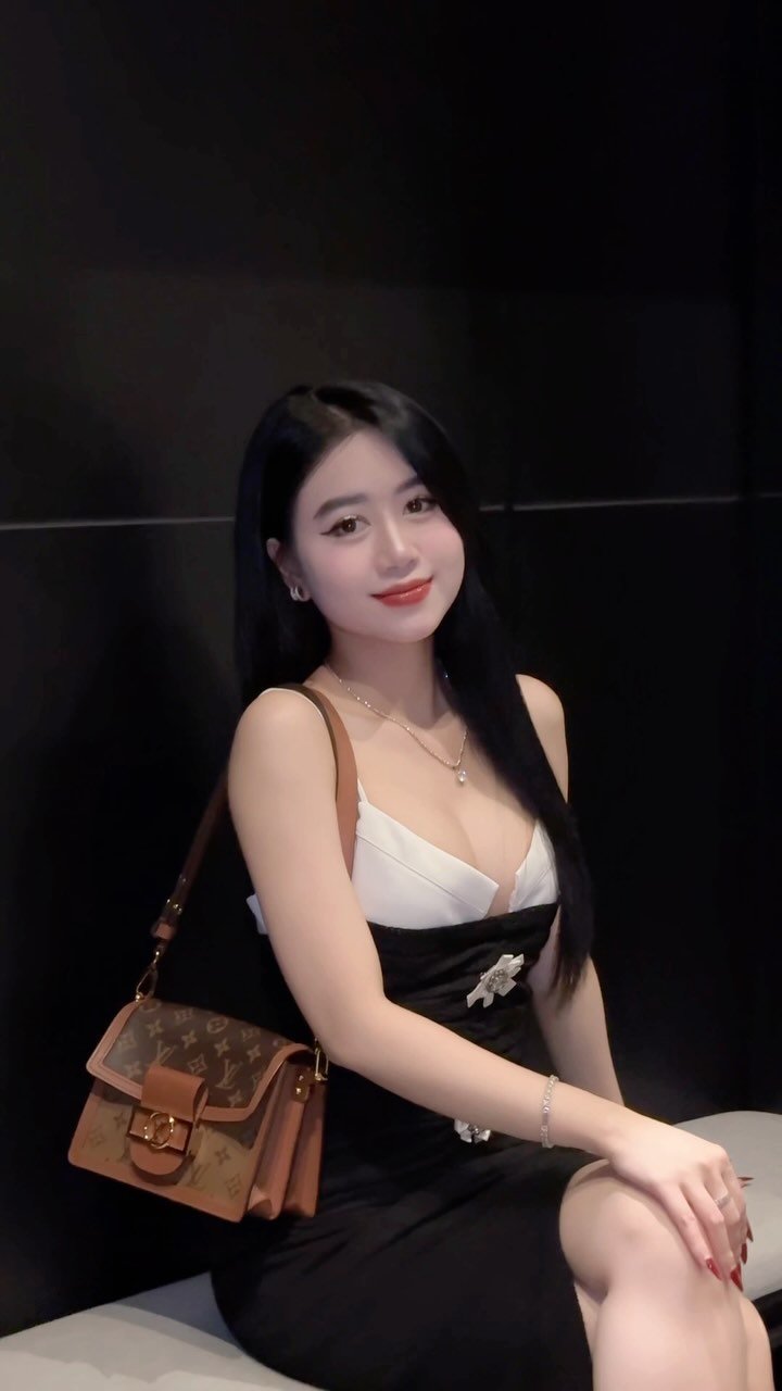 lê kim loan sexy