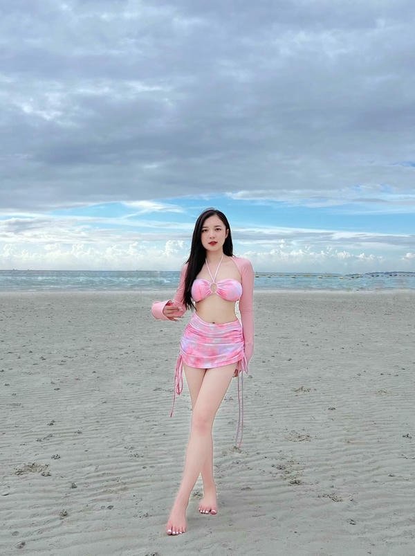 mc phương thảo bikini (1)