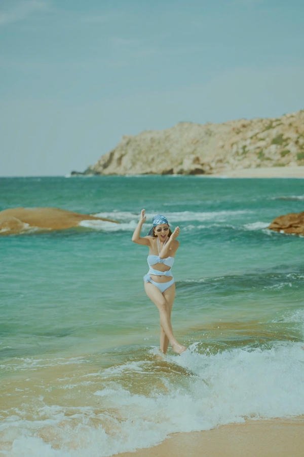 nam thư bikini (10)
