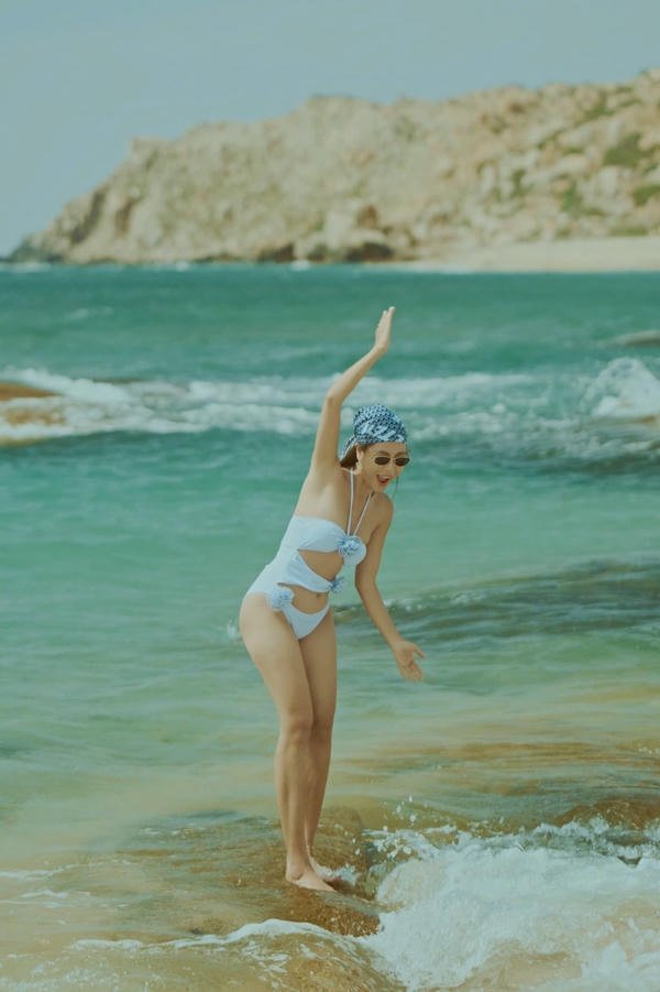 nam thư bikini (7)