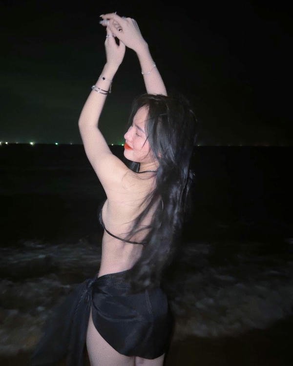 thị nhung mặc bikini (10)