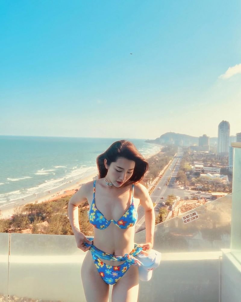 Thuý Ngân bikini 7
