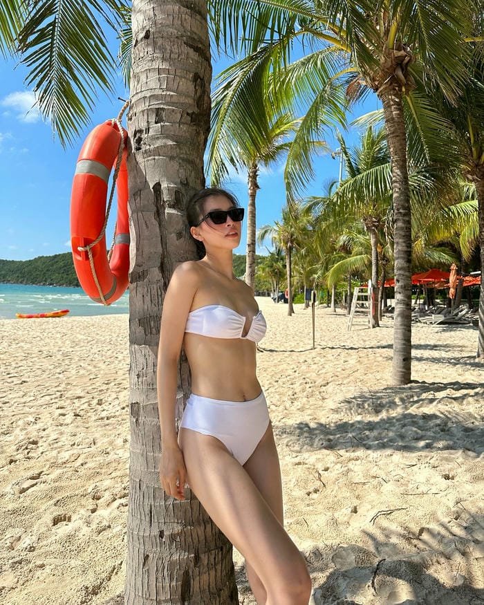 Tiểu Vy bikini 12