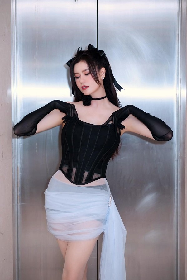 trương quỳnh anh sexy 2