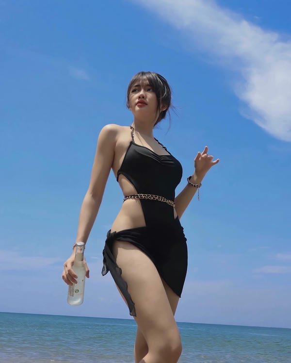 vũ thị khánh huyền bikini (2)