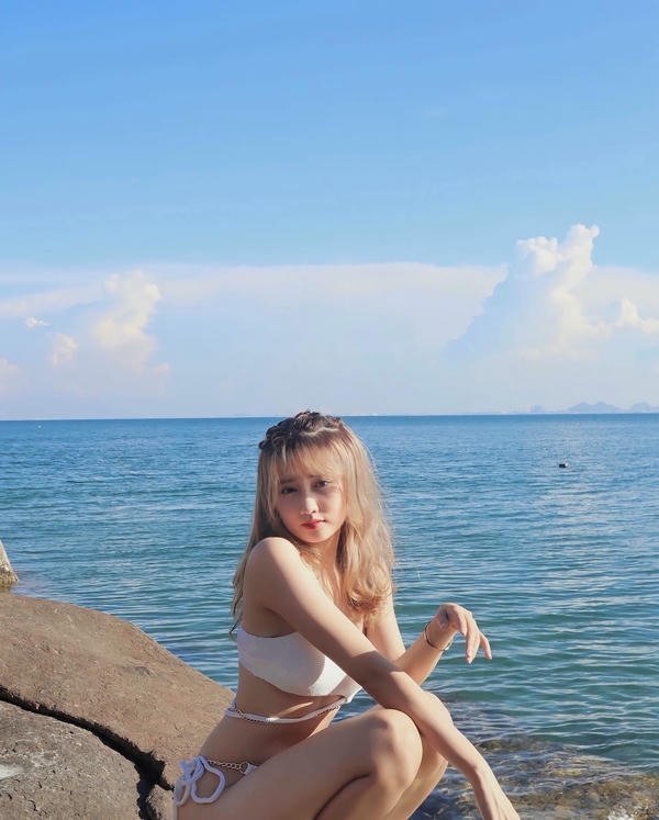 vũ thị khánh huyền bikini (4)