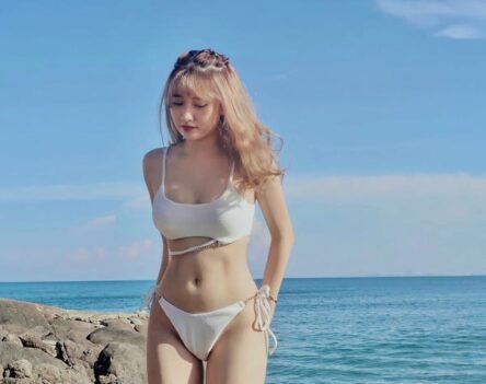 99+ Bộ ảnh Vũ Thị Khánh Huyền bikini khoe dáng cực chuẩn