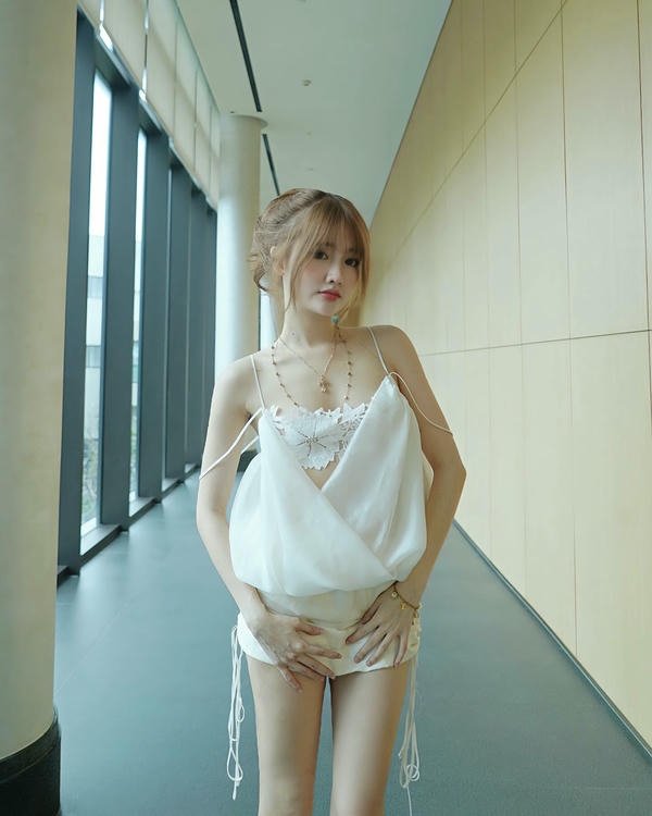 vũ thị khánh huyền sexy (18)