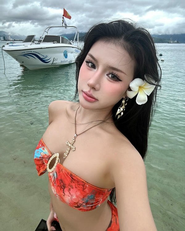 xuân ca bikini (9)
