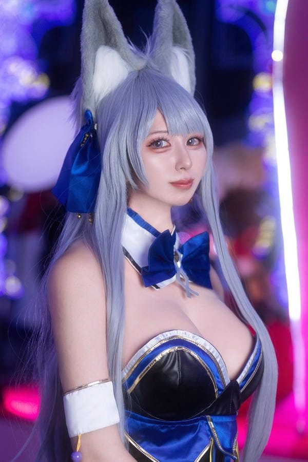 azure cosplay 26