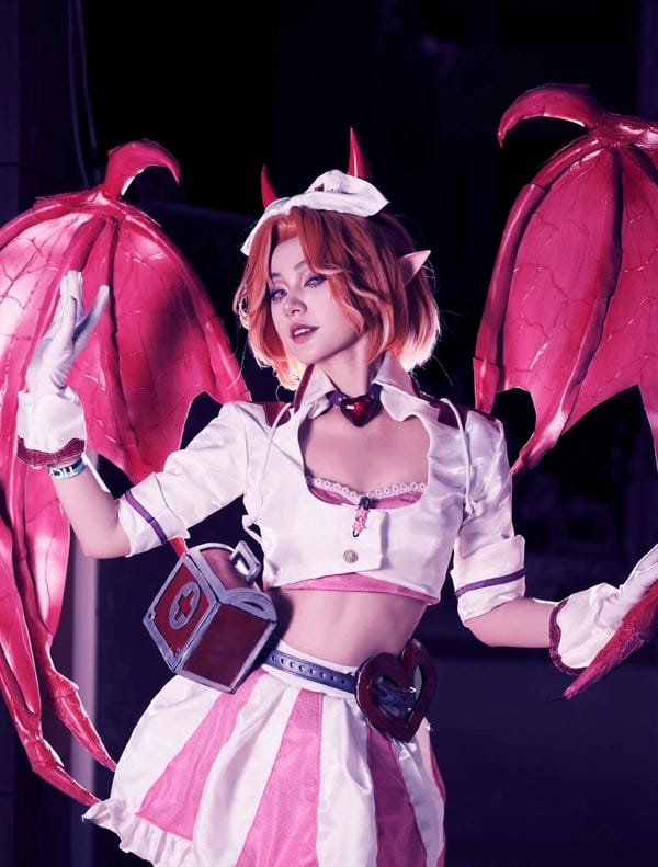 cosplay nữ y tá​