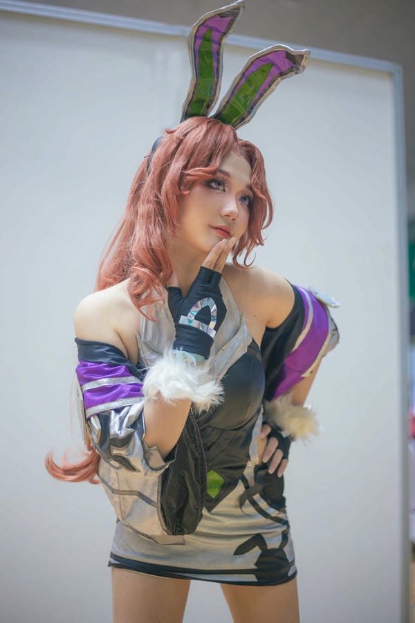 cosplay thỏ trắng​