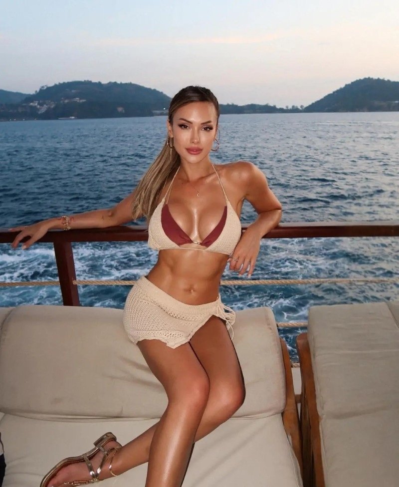 gái tây mặc bikini 16