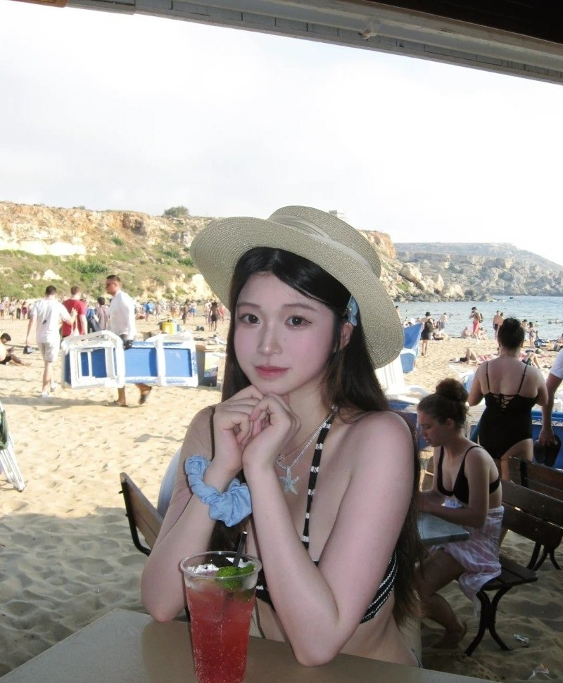 gái tây mặc bikini 27