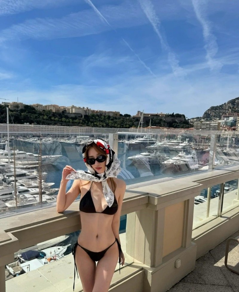 gái tây mặc bikini 34