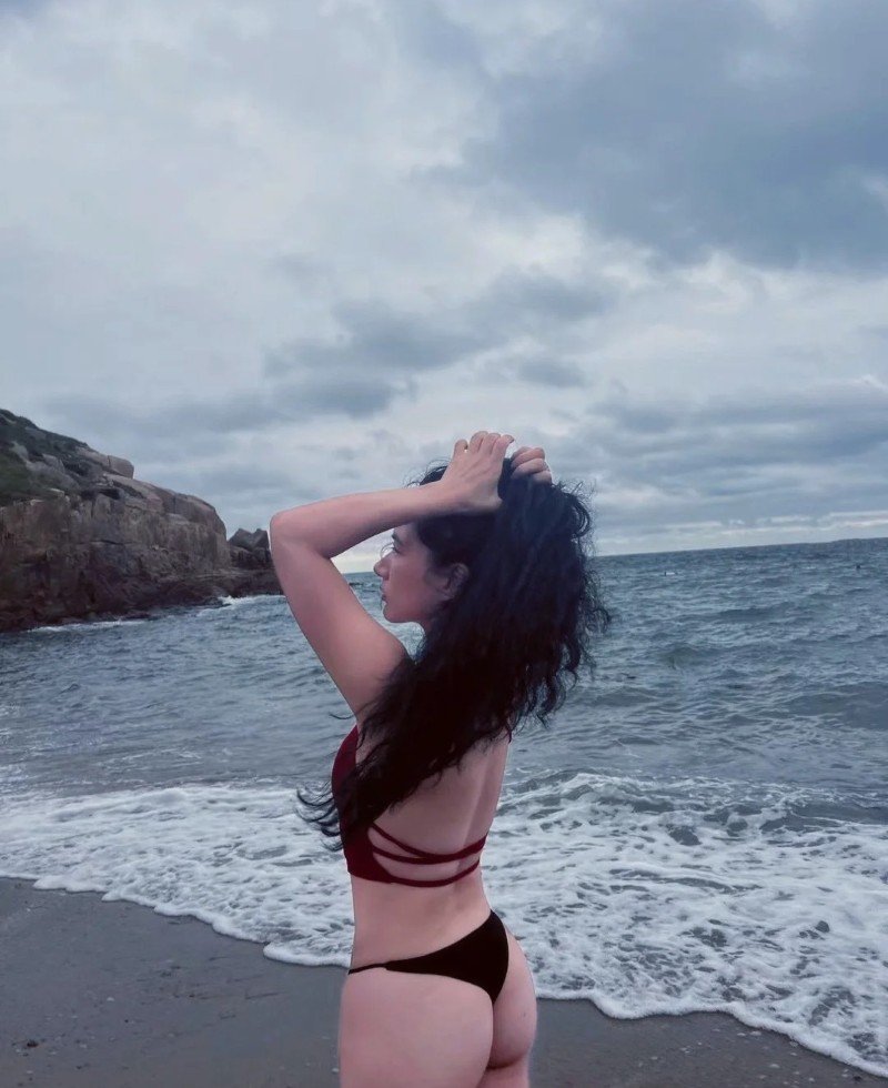 gái xinh mặc bikini nhỏ 6