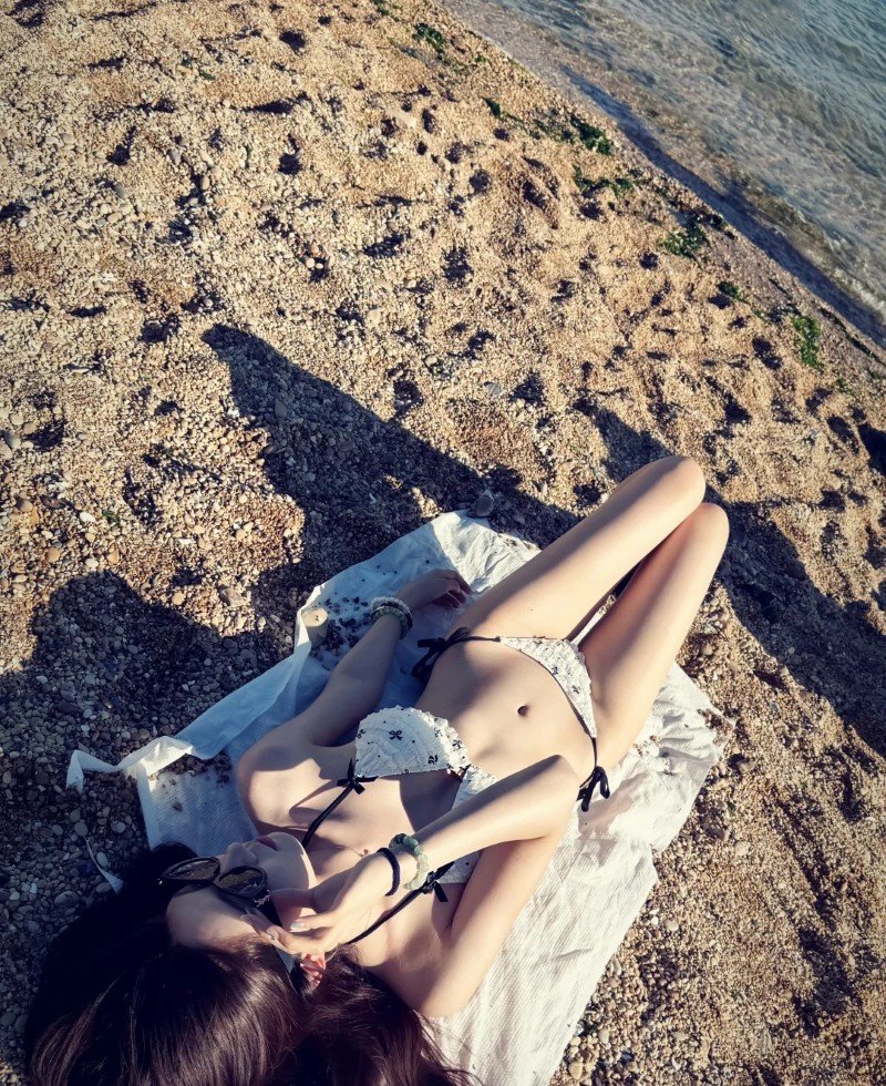 gái xinh mặc bikini nhỏ 9