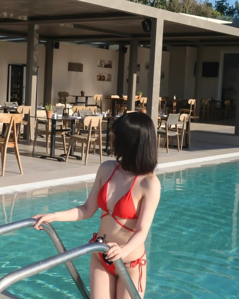 gái xinh vú to mặc bikini 16